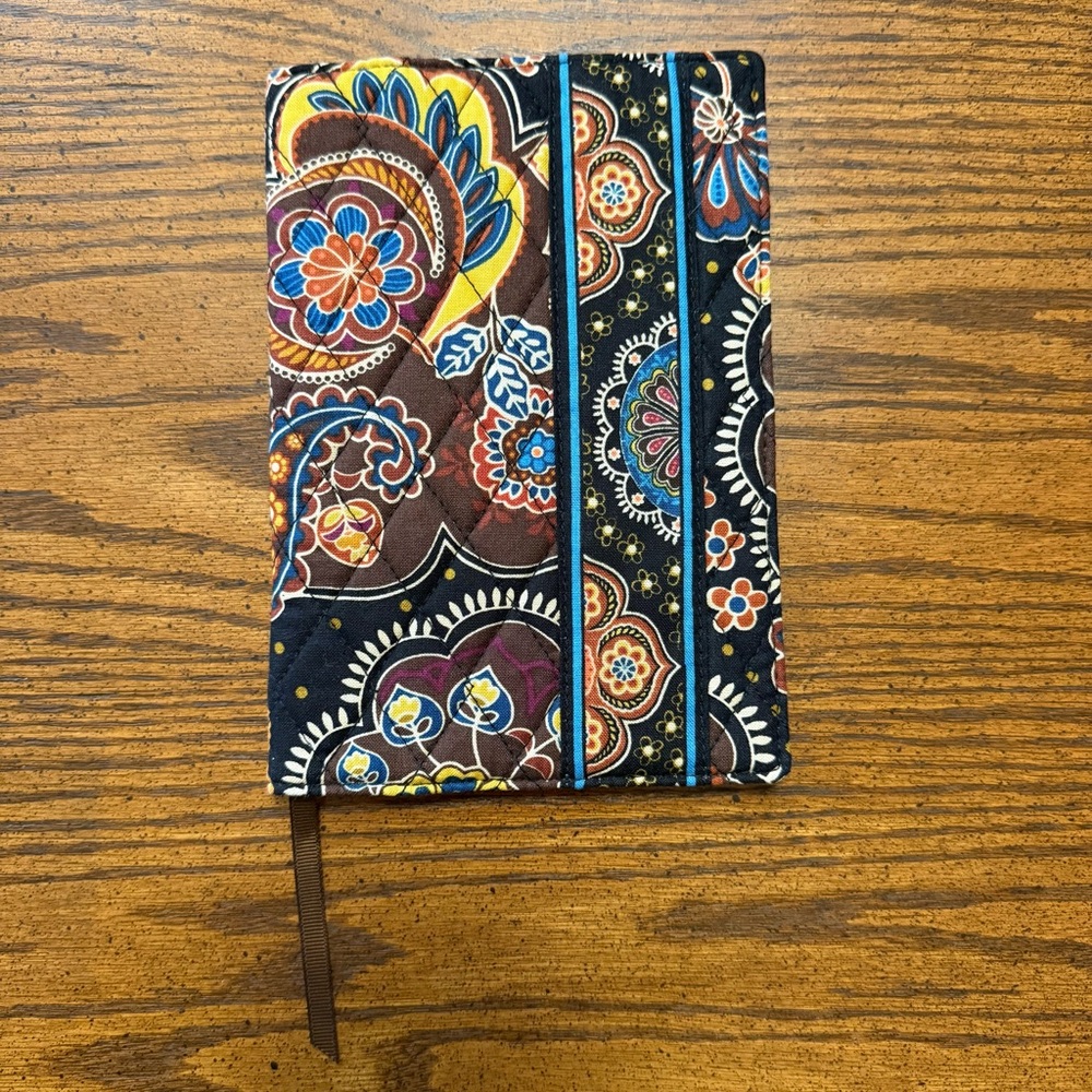 Vera Bradley Kensington Paisley Book Cover NWT Retired Pattern